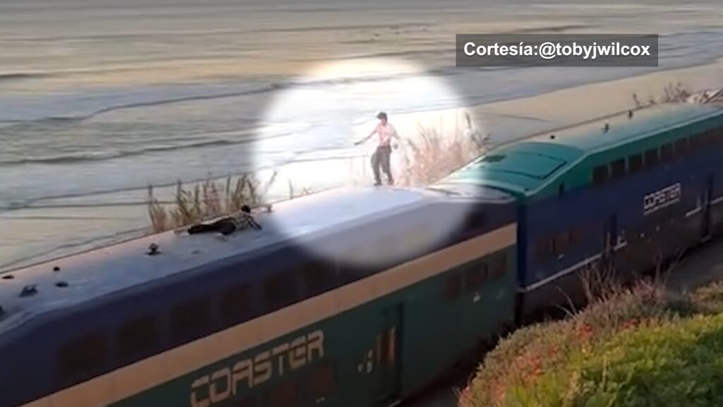 Adolescentes Arrestados Tras Viajar Ilícitamente En El Techo De Un Tren Coaster En San Diego