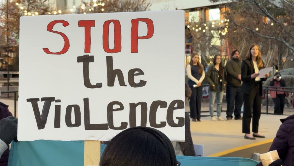 Vigilia En El Paso Clama Justicia Por Los Fallecimientos De Inmigrantes Bajo Custodia De Ice