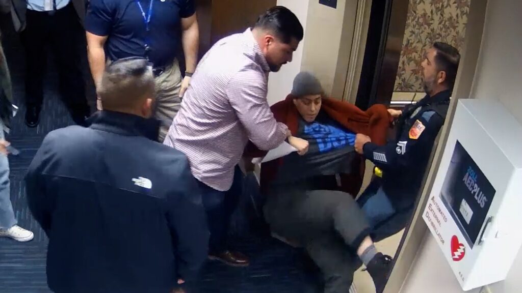 Incidente Ep Water: Videos Revelan El Arresto De Natasha Acevedo Durante Una Reunión - Noticias Notivalle Incidente Ep Water: Videos Revelan El Arresto De Natasha Acevedo Durante Una Reunión