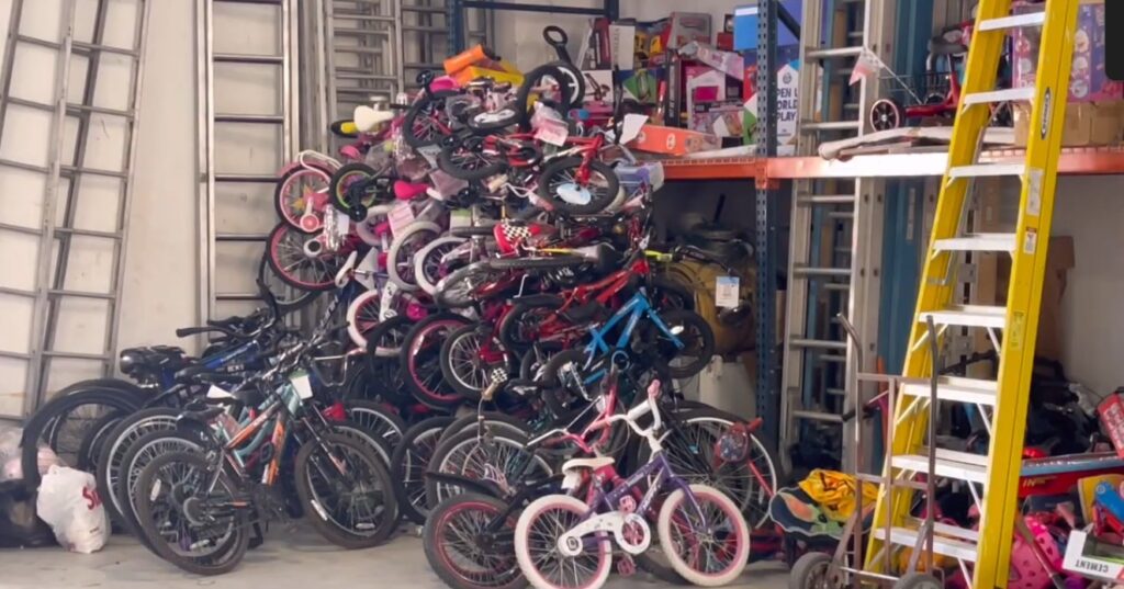 Santa Claus Bombero De Ciudad Juárez Lanza Llamado A La Comunidad De El Paso Para Donación De Juguetes