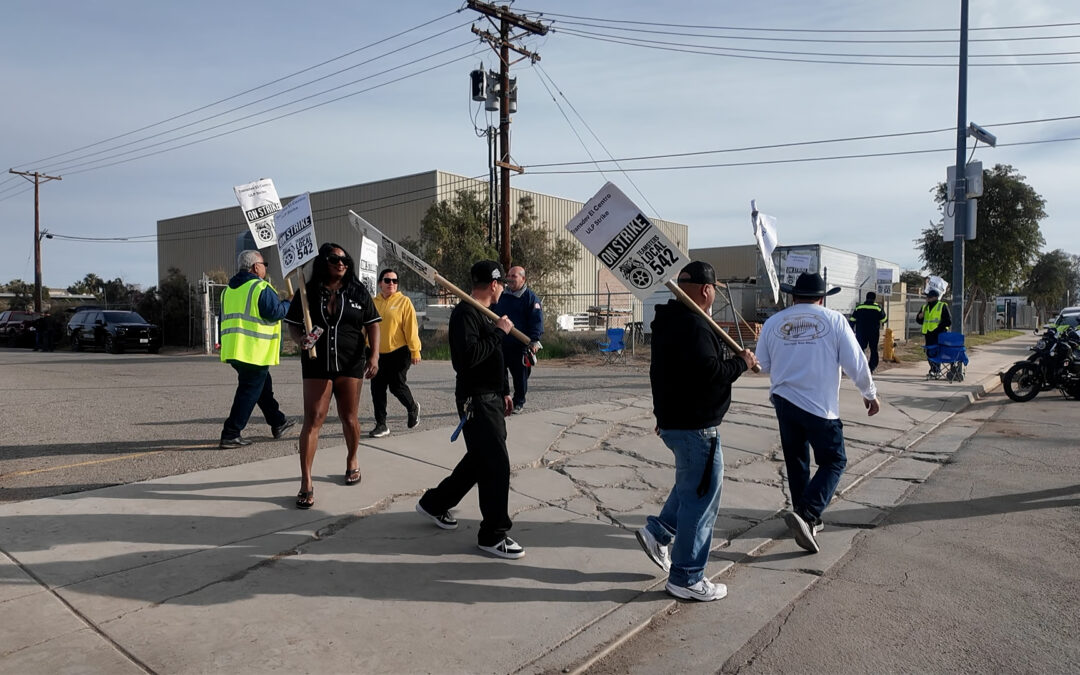 Paro Laboral de Transportistas en el Valle Imperial: Continúa la Manifestación Tras 10 Días de Negociaciones