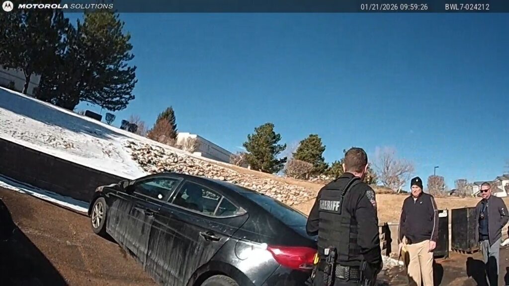 Robo De Vehículos En Centennial: Patrulla Policial Robada Al Estar Encendida