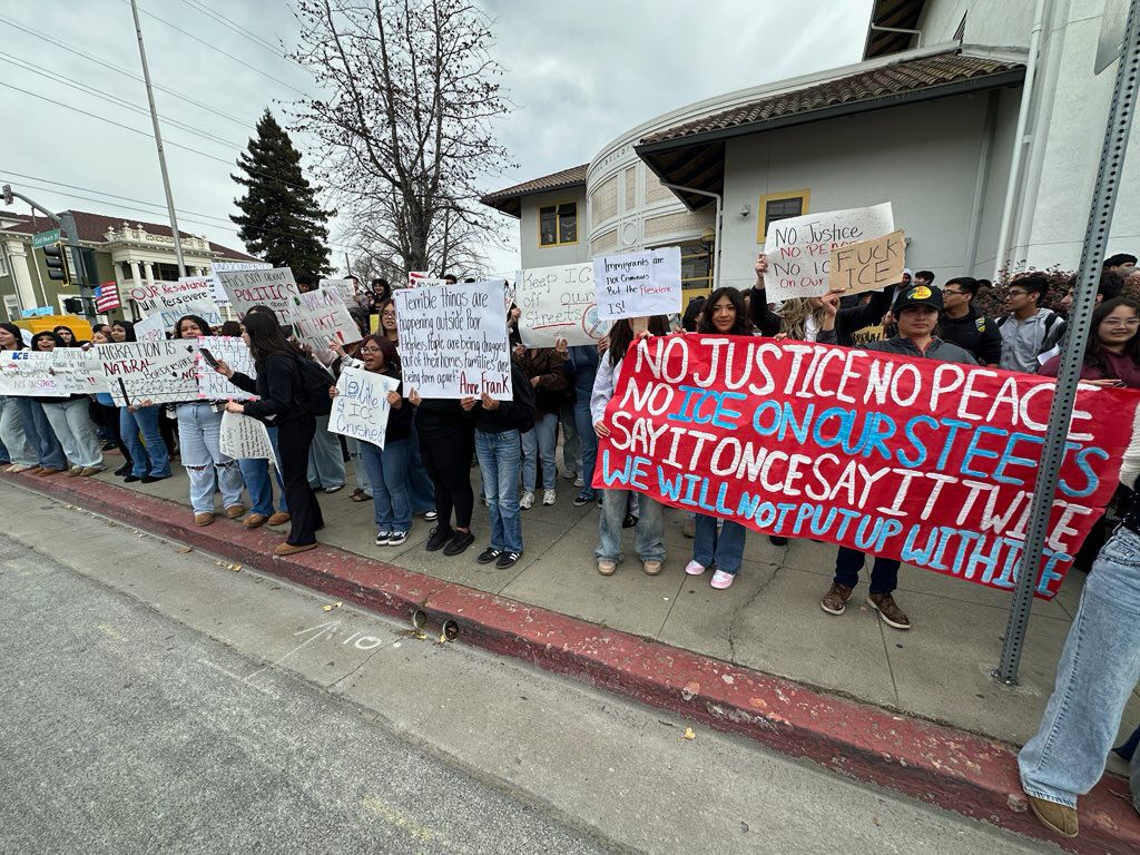 Protestas Estudiantiles En La Costa Central Se Unen A Movilización Nacional Contra Trump