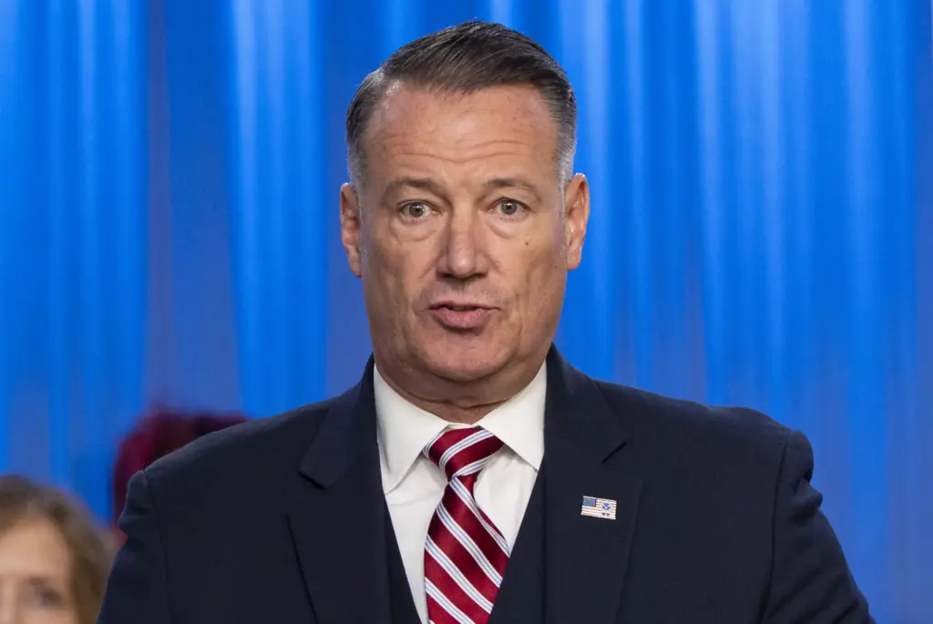 Juez Federal Exige Comparecencia Del Director De Ice Por Negar Debido Proceso A Inmigrantes En Minnesota