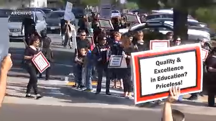 Maestros de South Bay Piden un Contrato Justo en Protesta en Imperial Beach