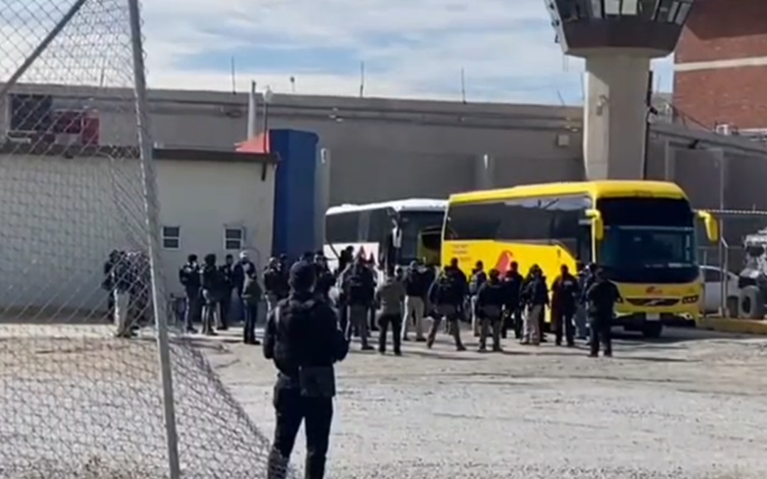 Traslado de internas del CERESO Femenil en Barranco Azul a nuevo centro en Carlos Chavira