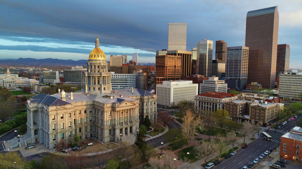 Demócratas De Colorado Exigen La Renuncia De Kristi Noem Y Reforma De Ice