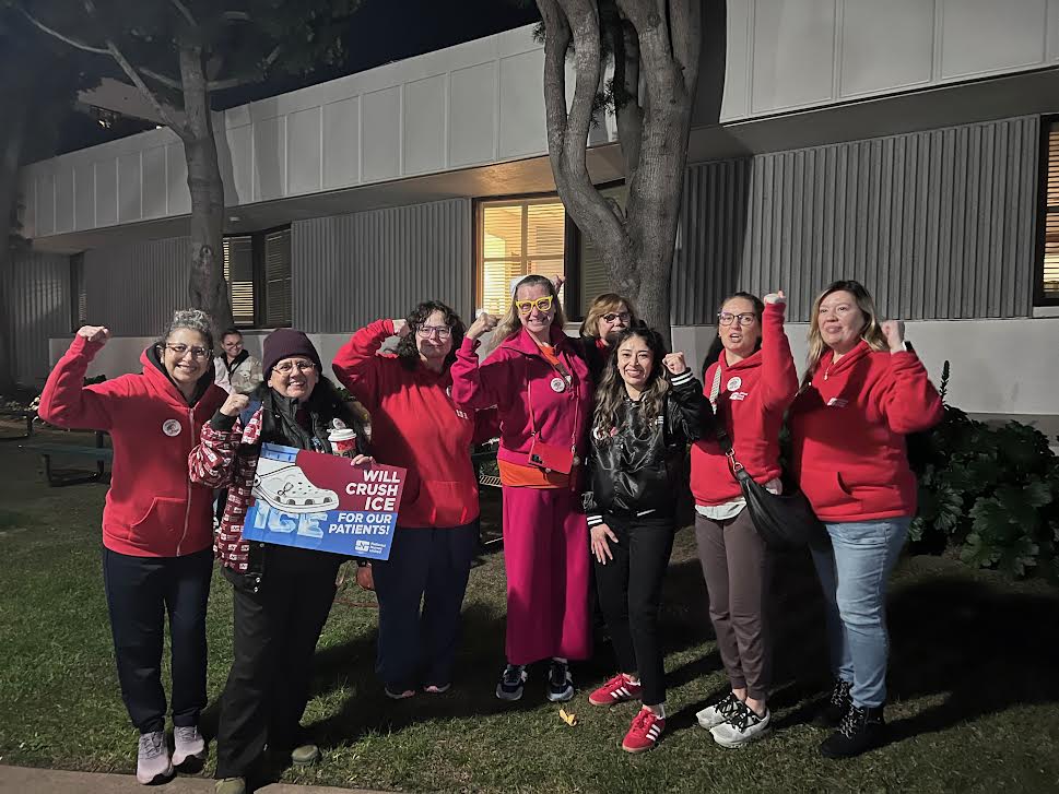 Vigilia En Honor A Alex Pretti: Enfermeras Se Unen Para Recordar Su Vida En Minneapolis - Noticias Notivalle Vigilia En Honor A Alex Pretti: Enfermeras Se Unen Para Recordar Su Vida En Minneapolis