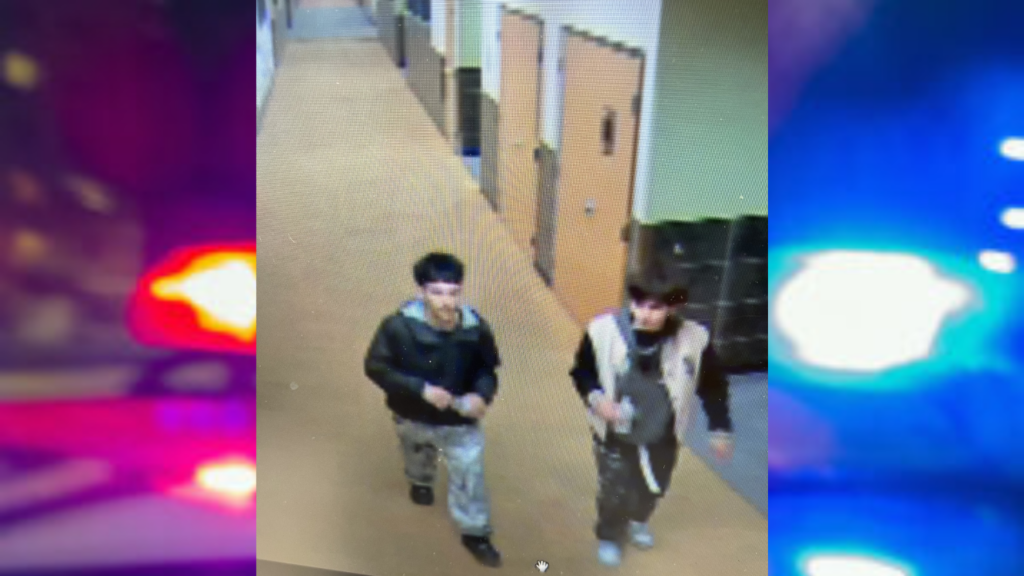 Policía De Los Lunas Busca A Sospechosos Por Vandalismo En Preparatoria