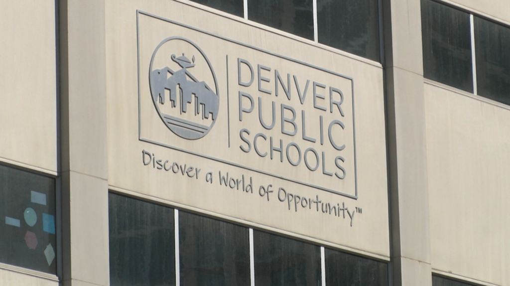 Denver Public Schools Considera Zonas Seguras Para Proteger A Estudiantes Inmigrantes
