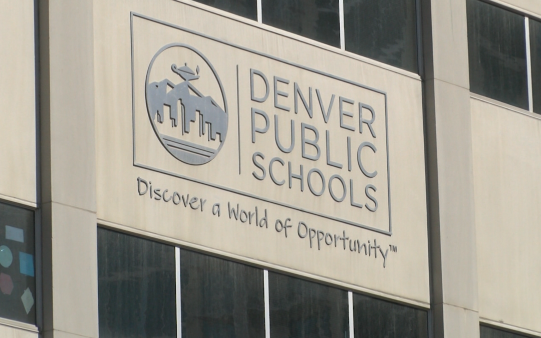 Denver Public Schools Considera Zonas Seguras para Proteger a Estudiantes Inmigrantes