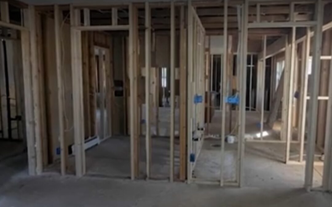 Familia de Fort Collins denuncia a contratista tras perder 219 mil dólares en remodelación fallida