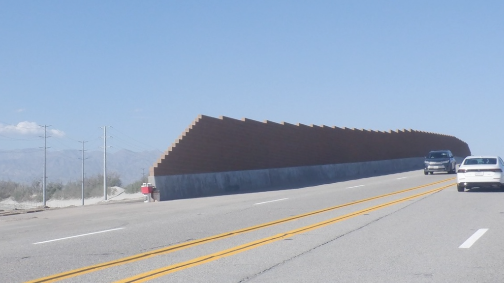 Palm Springs Completa Construcción Del Muro Contra El Viento En Gene Autry Trail