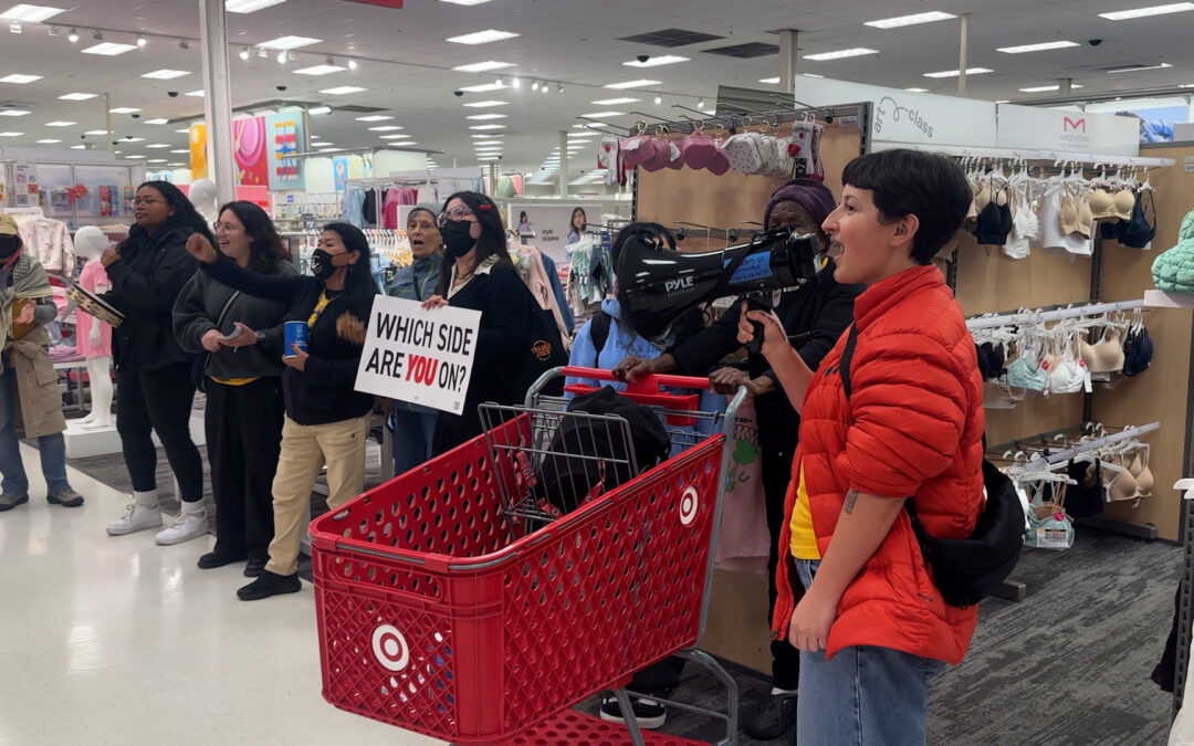 Protesta en Target de Kearny Mesa contra la colaboración con ICE