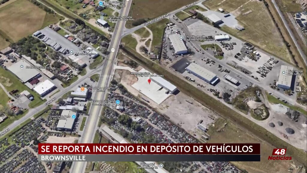 Incendio Devastador En Depósito De Vehículos De Brownsville Activa A Los Bomberos