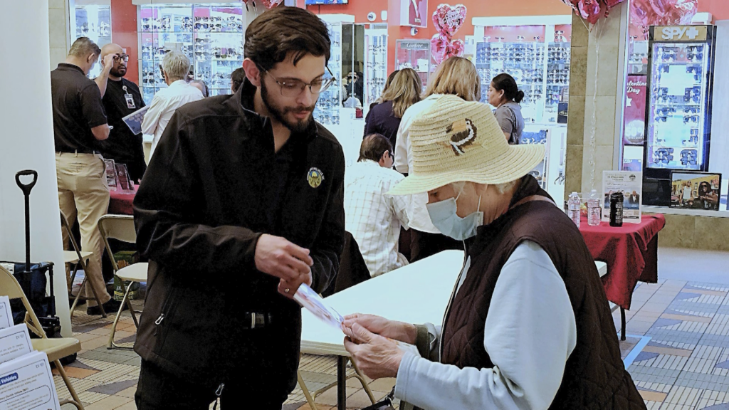 Salud Para Adultos Mayores: Feria En Imperial Reúne Más De 50 Proveedores