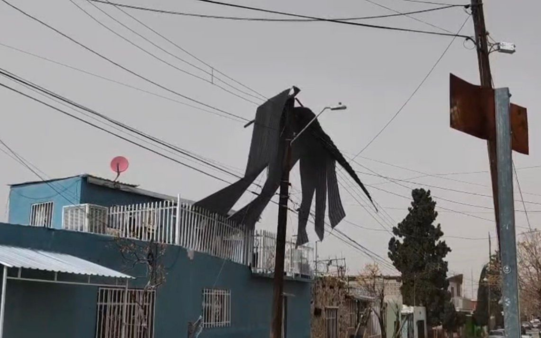 Vientos Fuertes Arrancan Techo de Vivienda en Anáhuac, Ciudad Juárez