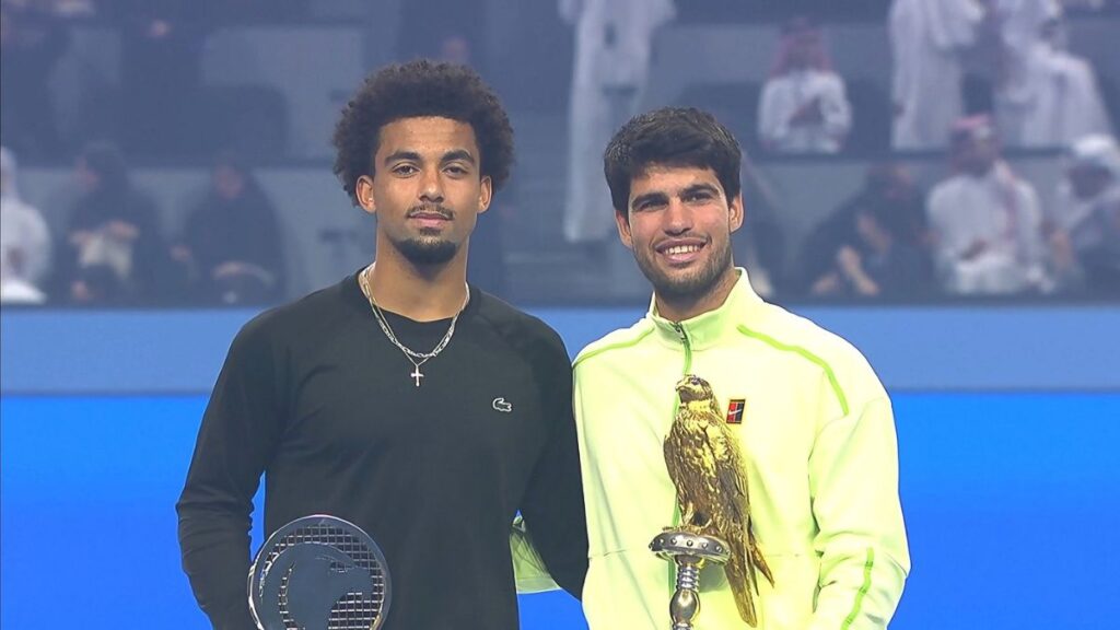 Arthur Fils Destroza Su Raqueta En Un Partido Emocionante Contra Carlos Alcaraz En Doha - Noticias Notivalle Arthur Fils Destroza Su Raqueta En Un Partido Emocionante Contra Carlos Alcaraz En Doha