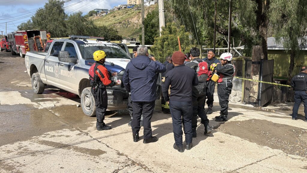Lluvias En Tijuana: Padre Arrastrado Por La Corriente Durante El Rescate De Su Hija
