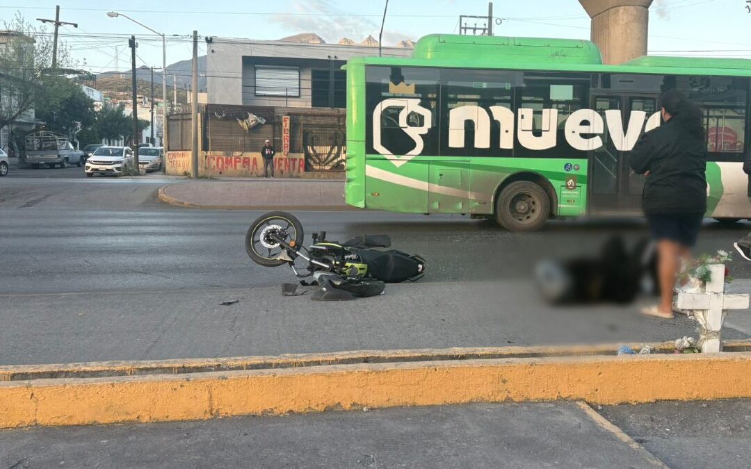 Motociclista Lesionado en Accidente de Auto en Avenida Aztlán, Monterrey