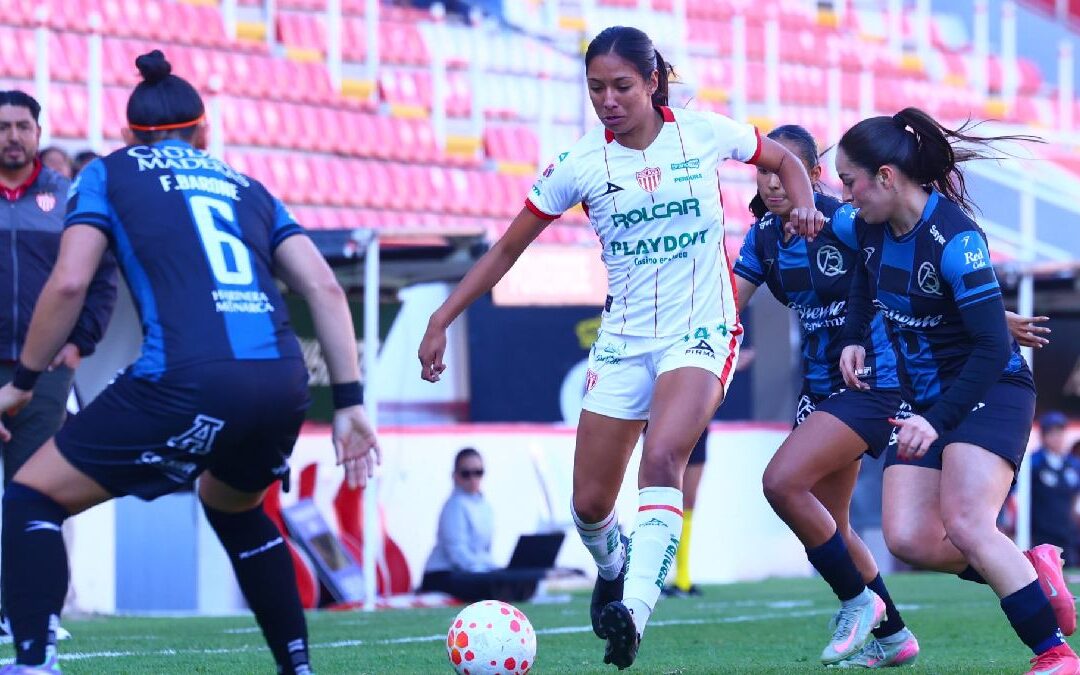 Explosiones afuera del estadio: Jugadoras de Necaxa y Querétaro abandonan la cancha