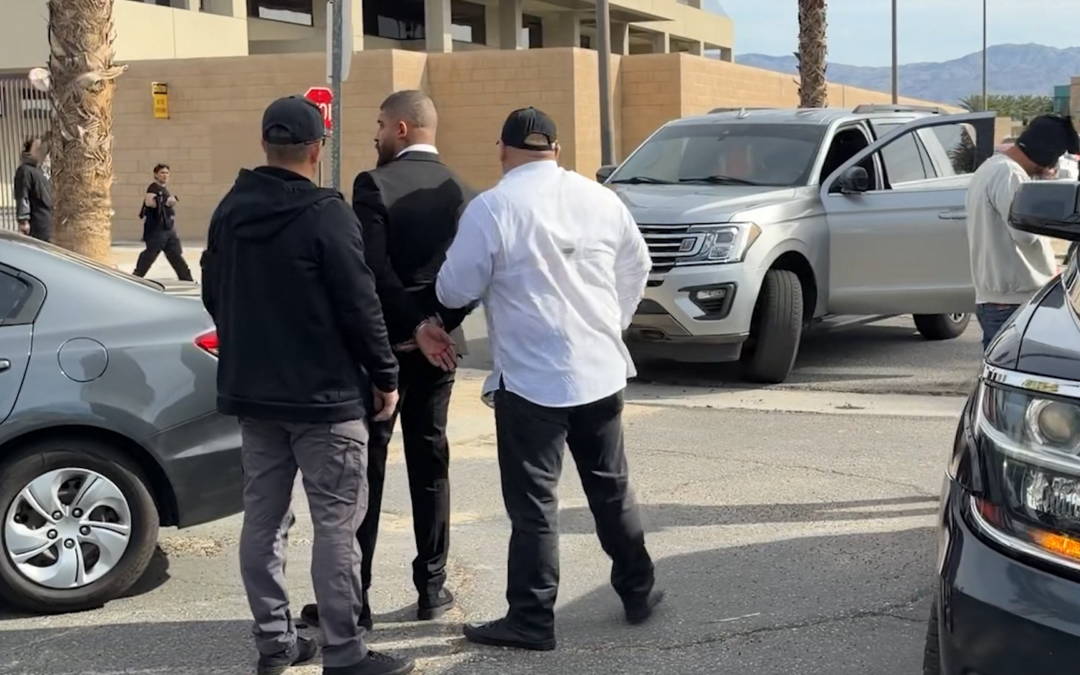 Arresto Federal Captado en Cámara Frente al Centro de Justicia Larson en Indio