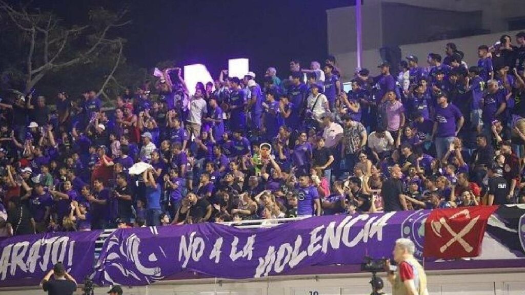Cinco Aficionados Hospitalizados En Veracruz Tras Incidente; La Liga Premier Espera Sanciones De La Comisión Disciplinaria