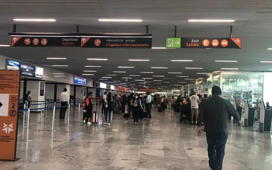 Pánico en el Aeropuerto Internacional de Guadalajara: Influencer reacciona tras la caída de ‘El Mencho’