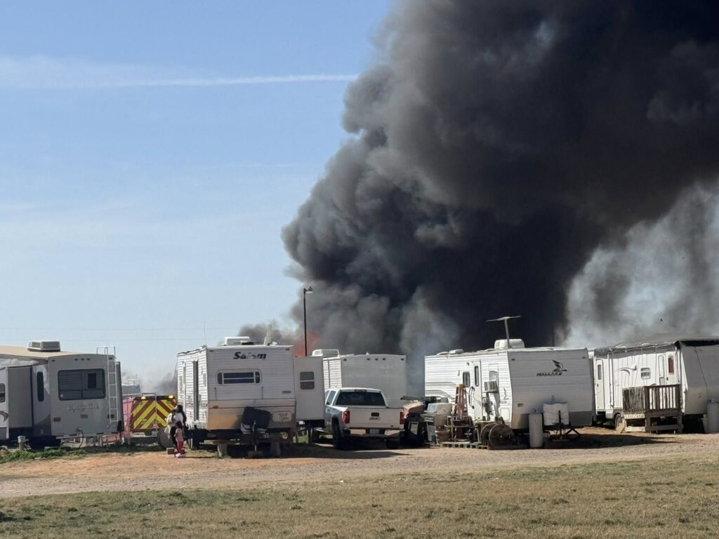Bomberos Contienen Incendio En Tres Casas Rodantes Y Una Camioneta En Midland - Noticias Notivalle Bomberos Contienen Incendio En Tres Casas Rodantes Y Una Camioneta En Midland