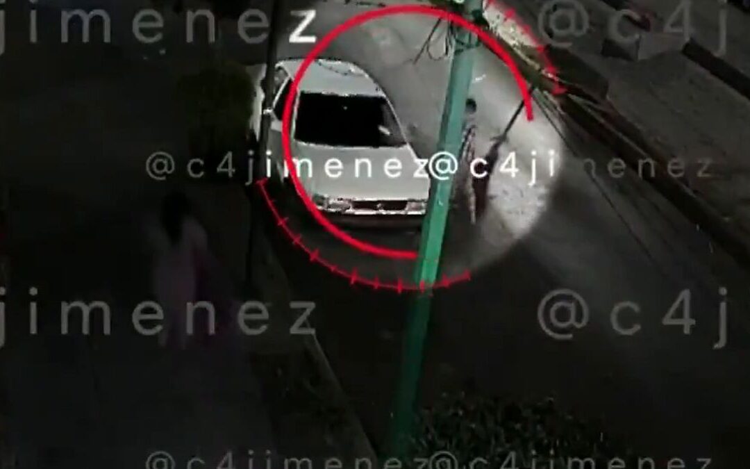 Familia de la Magdalena Contreras Defiende su Auto de un Ladrón con Escobazos y Tubazos