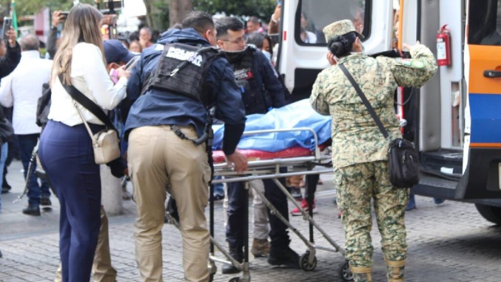 Emergencia Médica: 27 Estudiantes Se Desmayan En Evento Del Día De La Bandera 2026 En Veracruz