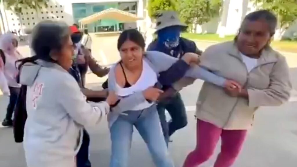 Desvío De Recursos: Pobladores Secuestran A Alcaldesa De Oaxaca En La Cámara De Diputados