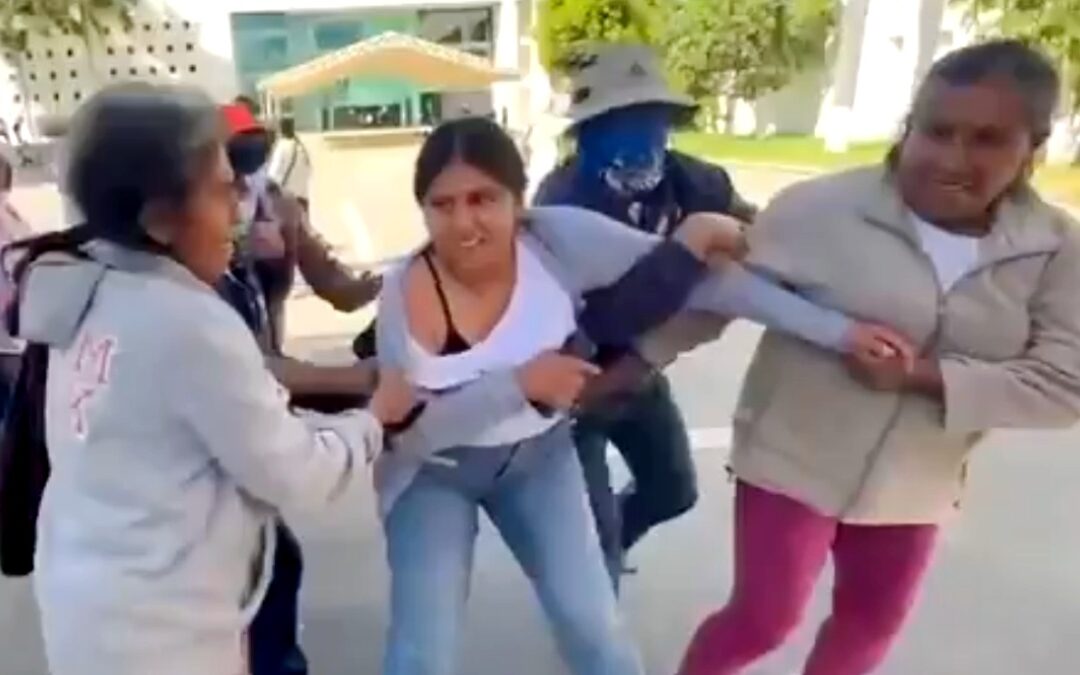 Desvío de Recursos: Pobladores Secuestran a Alcaldesa de Oaxaca en la Cámara de Diputados