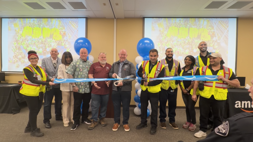 Amazon Celebra La Apertura Oficial De Su Nuevo Centro Logístico En Desert Hot Springs
