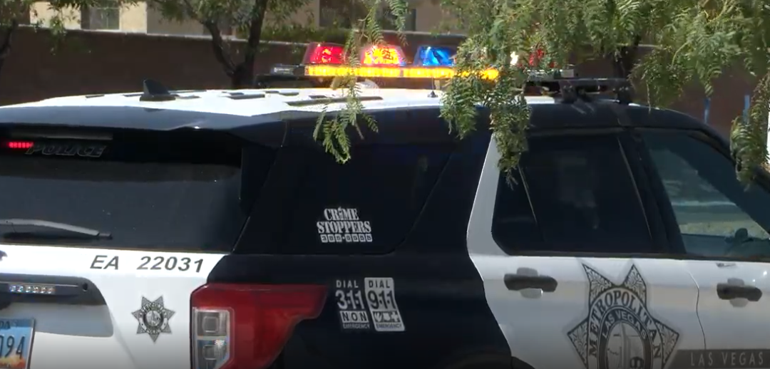 Apuñalamiento Violento en Las Vegas: Sospechoso Prófugo Tras Herida Grave