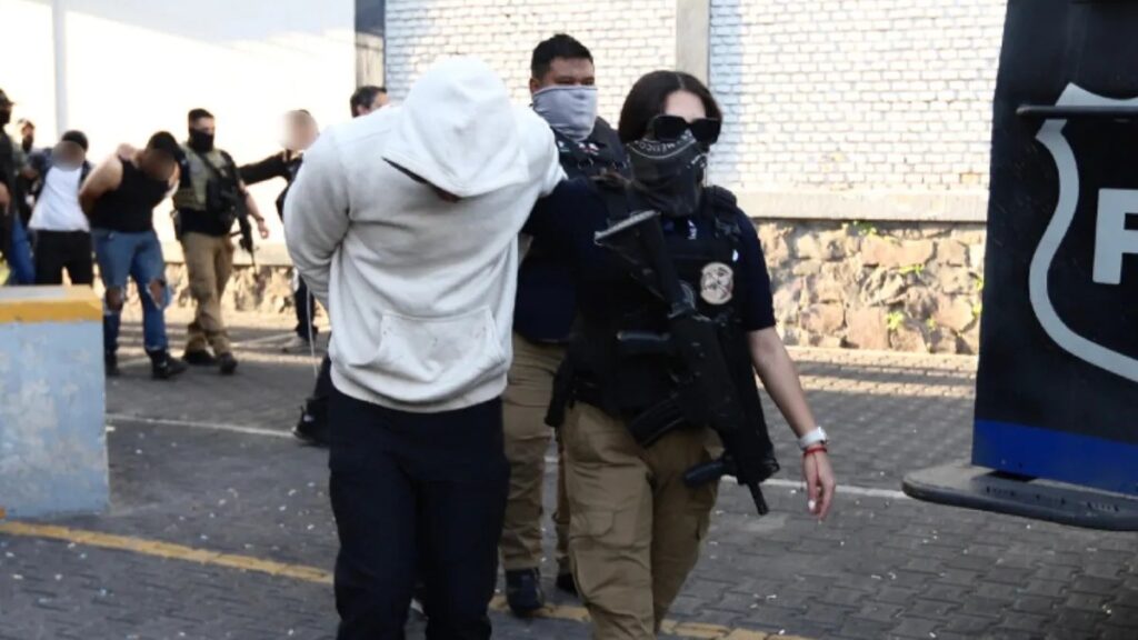 Jalisco: 13 Detenidos Imputados Por Quema De Vehículos Durante Los Bloqueos Del 22 De Febrero