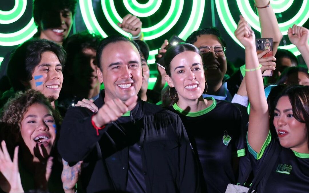 Manolo Súper Lanza Becas Universitarias y Créditos para Jóvenes Emprendedores