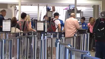 SAN Assist: El Nuevo Programa del Aeropuerto de San Diego para Pasajeros con Discapacidades No Visibles