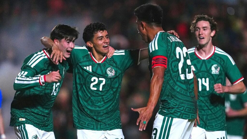 Chivas: Seleccionados Regresan En Avión Privado Pagado Por Amaury Vergara - Noticias Notivalle Chivas: Seleccionados Regresan En Avión Privado Pagado Por Amaury Vergara