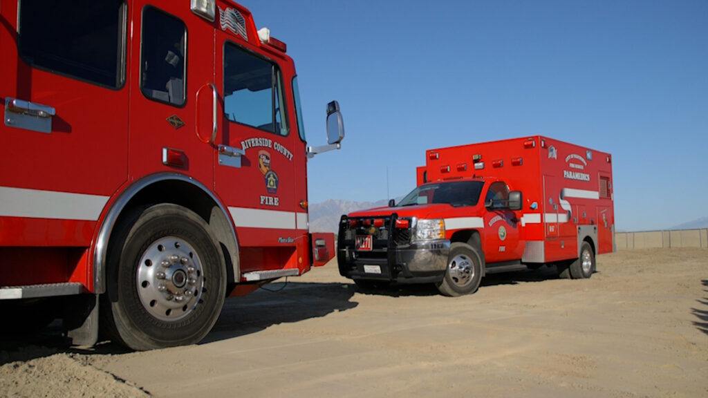 Incendio Nocturno Desplaza A 12 Personas En Desert Hot Springs