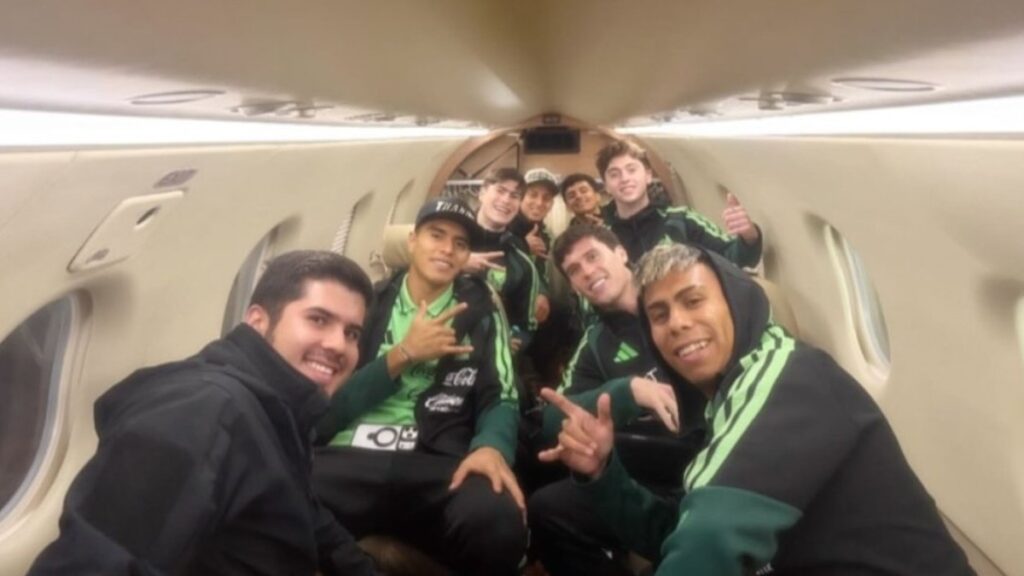 Chivas Regresan A Guadalajara En Avión Privado: Un Gesto De Amaury Vergara - Noticias Notivalle Chivas Regresan A Guadalajara En Avión Privado: Un Gesto De Amaury Vergara