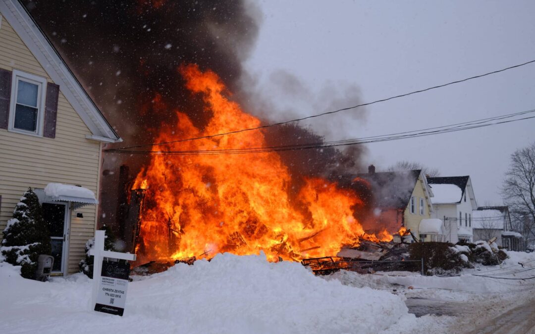 Explosión de gas en Taunton deja a madre e hija heridas