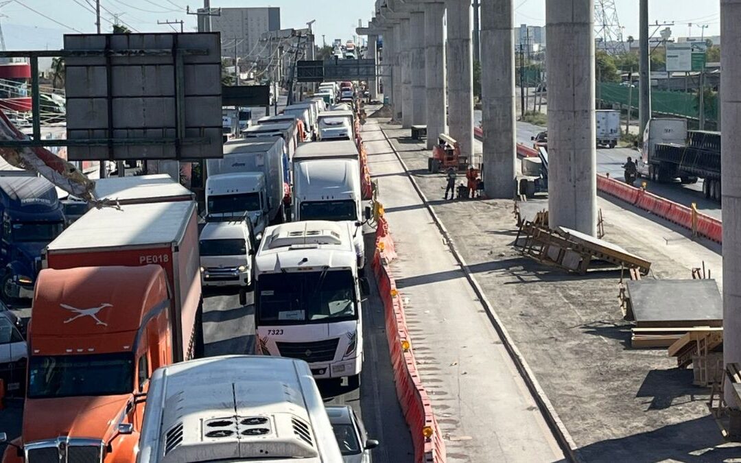 Colapso de Tráfico en Carretera Miguel Alemán Afecta a Pacientes y Automovilistas