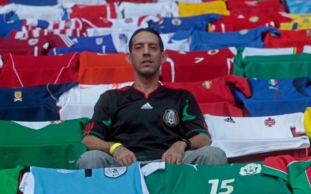 Descubre la Asombrosa Colección de 243 Camisetas del Mundial de Fútbol