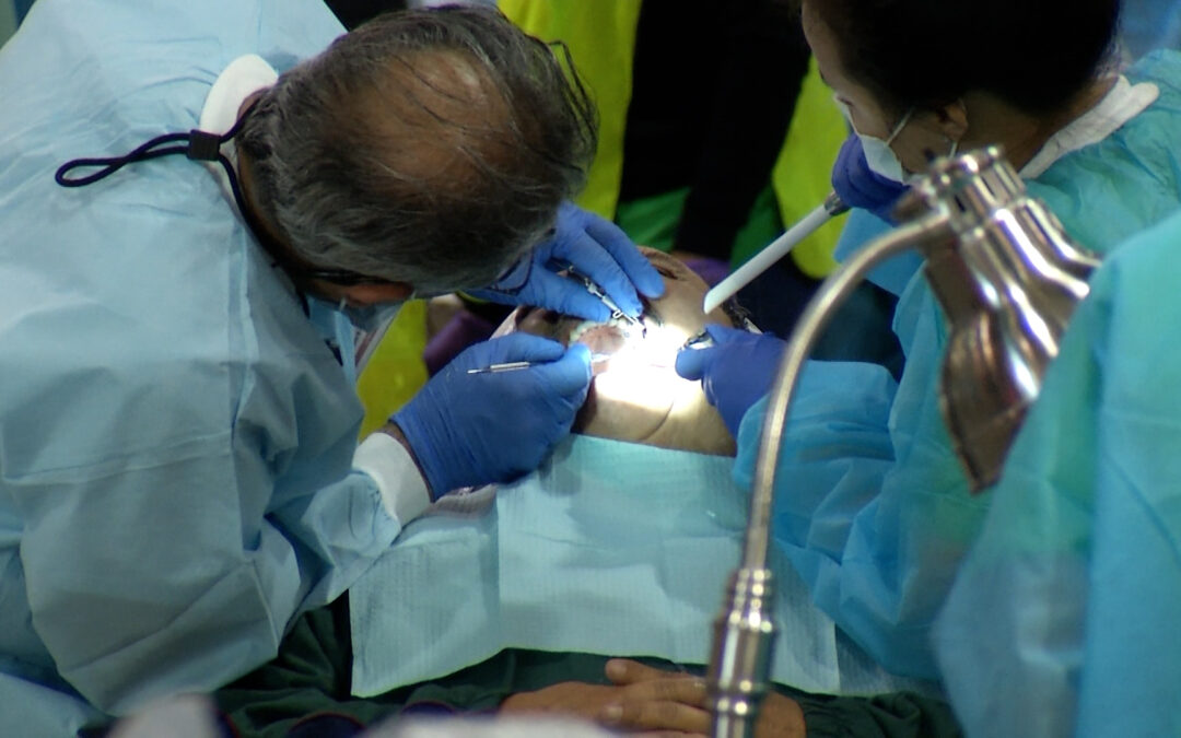 Clínica Gratis en Empire Polo Grounds