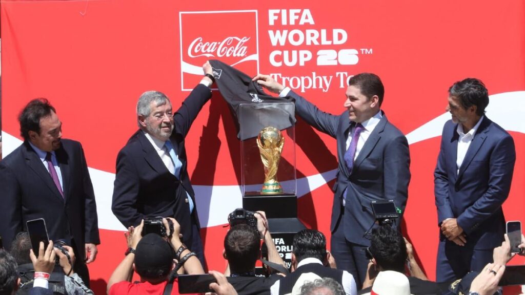 Descubre Dónde Y Cuándo Podrás Ver El Trofeo Del Mundial 2026 En Cdmx