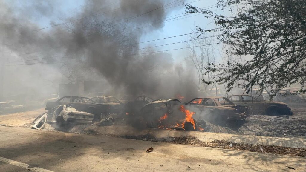 Impactante Incendio En Acapulco Destruye 700 Autos En Un Corralón