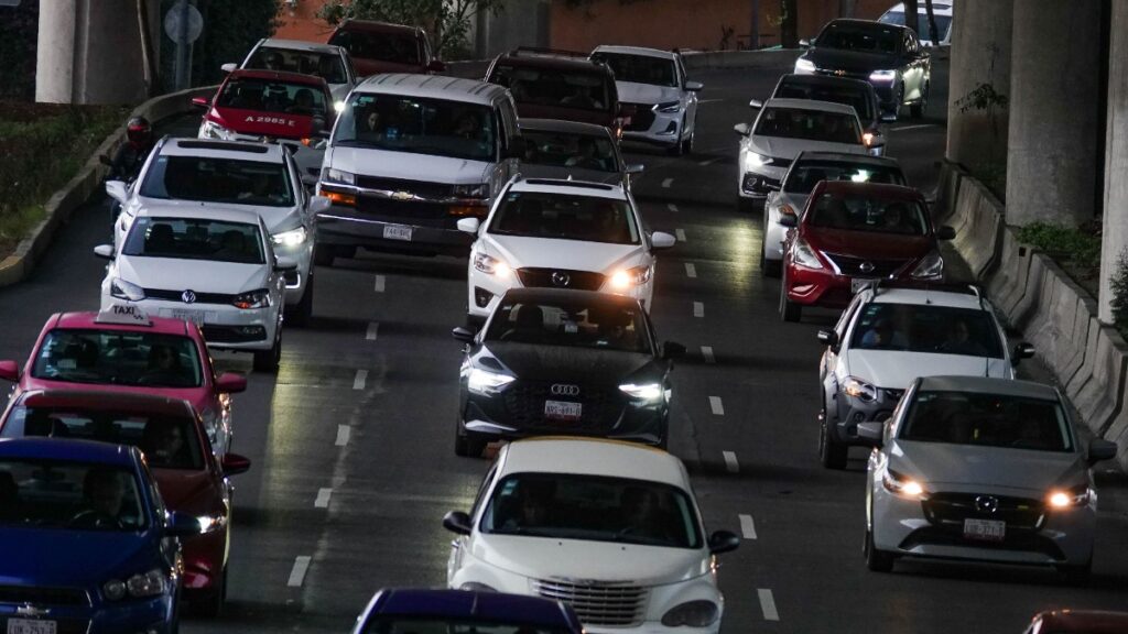 Hoy No Circula En Cdmx Y Edomex: Conoce Las Restricciones Del 1 De Abril De 2026