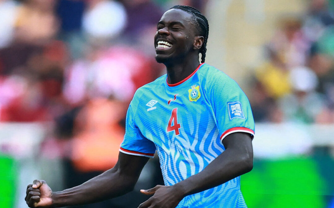 Axel Tuanzebe celebra haber alcanzado el objetivo