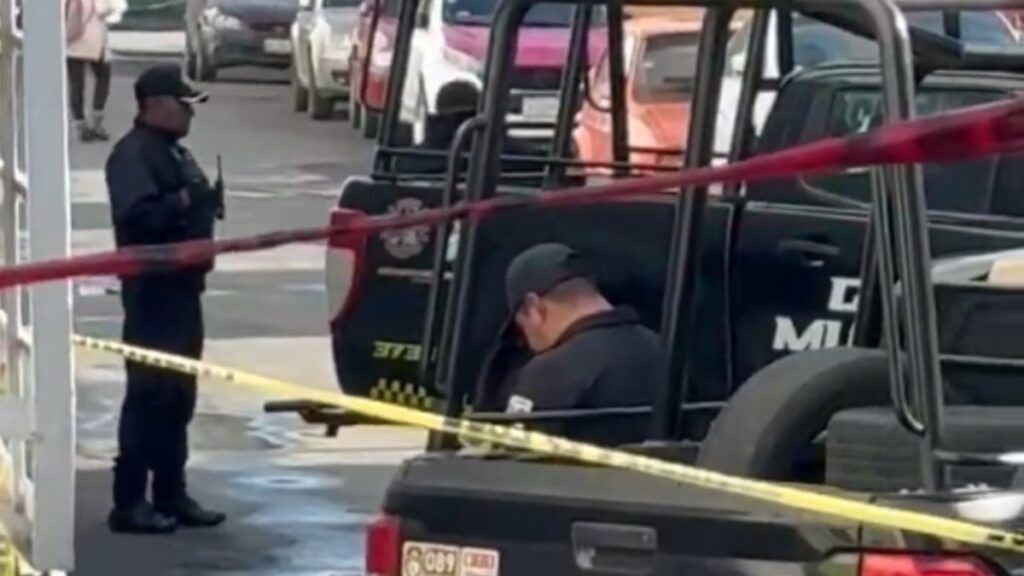 Impactante Video: Cadáver Transportado En Moto Y Abandonado En Módulo De Seguridad En Naucalpan